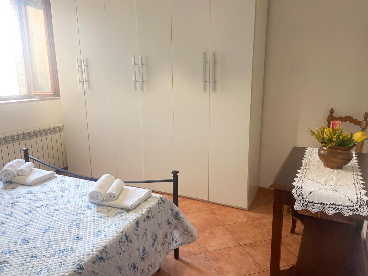 Appartamento La Chiusa Монтичано Екстериор снимка